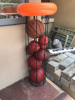 Zemin Ayakta H1020mm W270mm Garaj Sporları Top Depolama, Dikey Basketbol Depolama Rafı