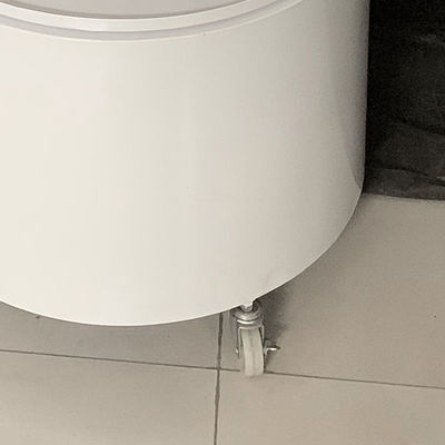 Genişlik 600mm Yükseklik 1810mm Döner Vitrin, Yuvarlak Metal Ekran Standı Beyaz